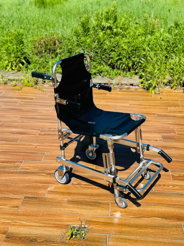 Τυλιζόμενο παχυνμένο αλουμινίου κράμα σκαλοπάτι με υφασμάτινο PVC 4 τροχούς και 6 λαβές